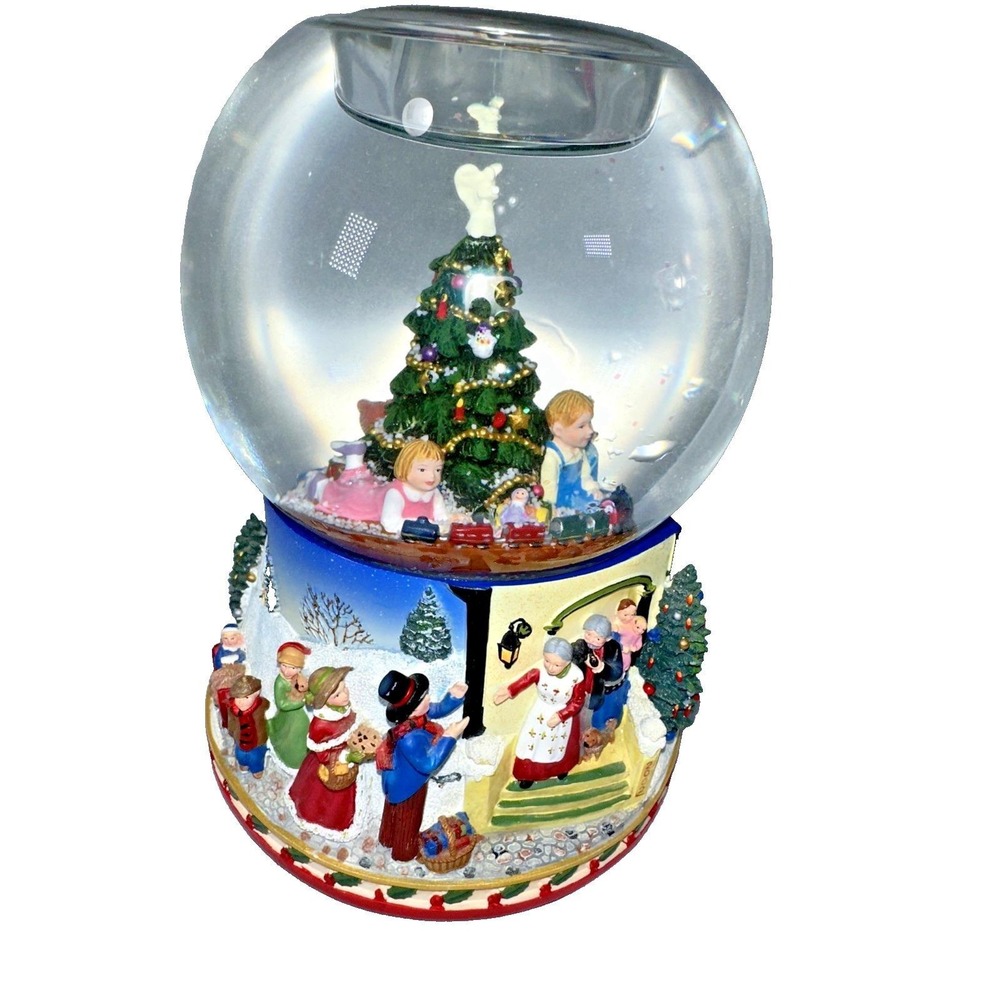 Partylite Christmas Morning Snow Globe Plays "O Xmas Tree" No Motion.